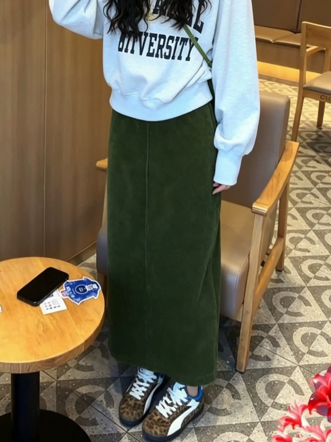 912