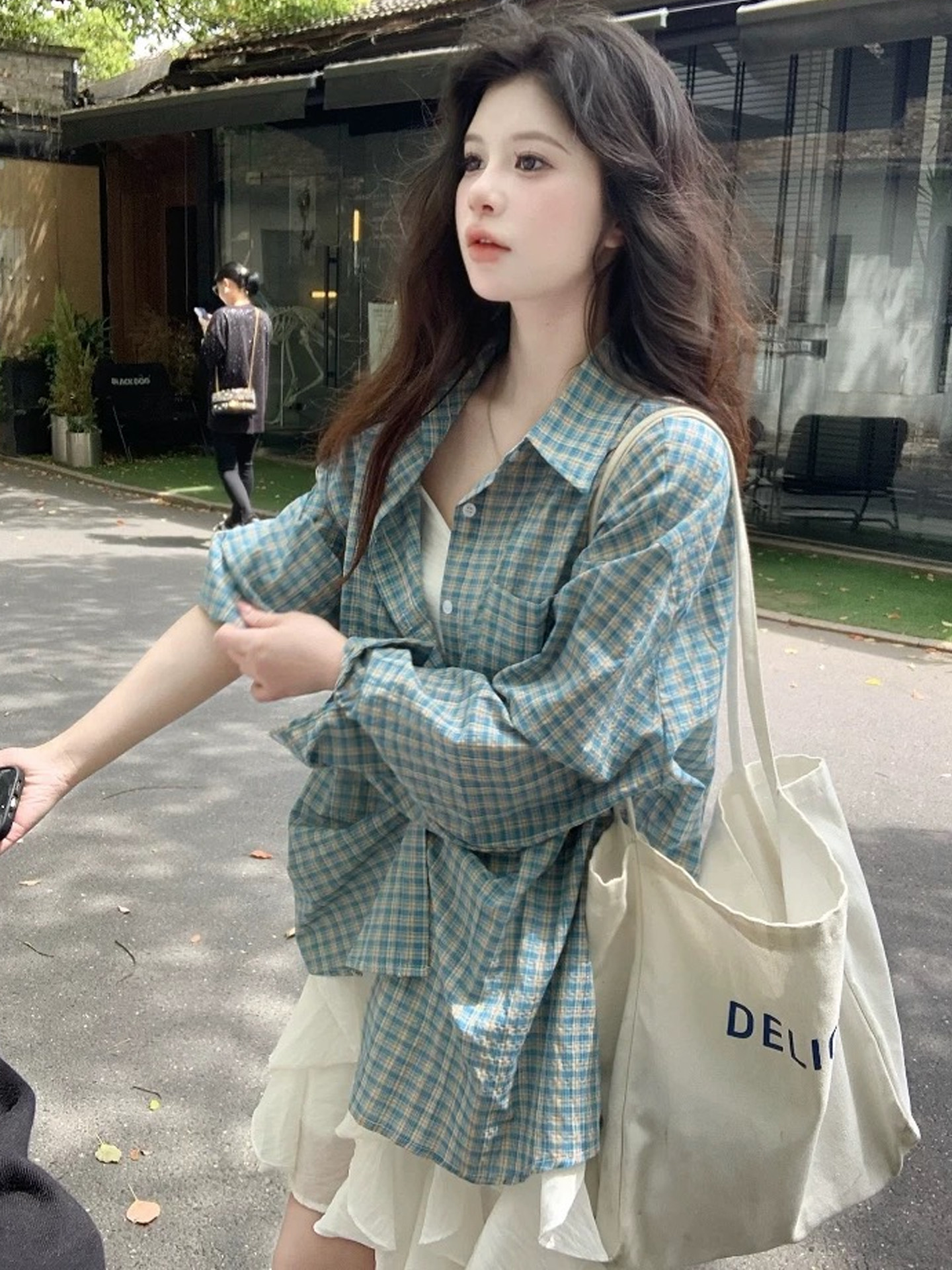 韓系慵懶疊穿套裝｜藍色格紋襯衫｜荷葉邊純欲吊帶裙｜休閒甜美兩件組