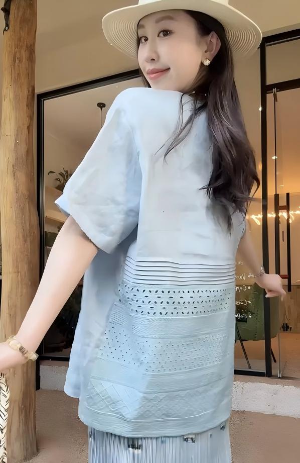 天藍色套裝