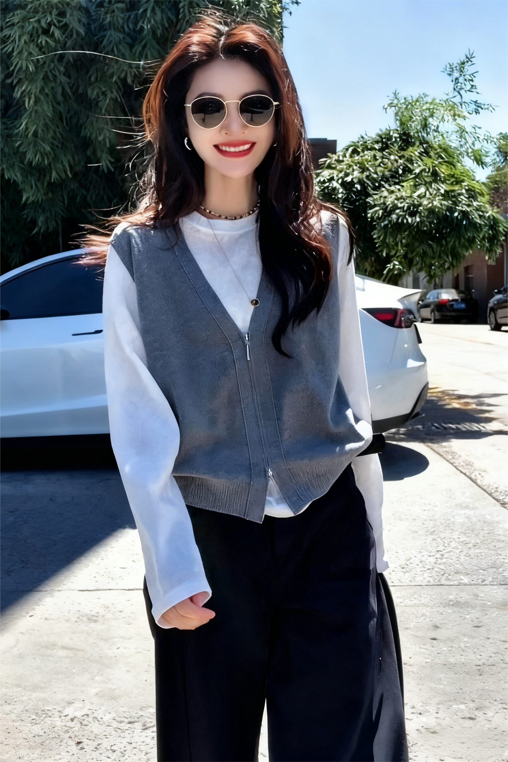 層次感疊穿套裝｜設計感針織馬甲+白色打底衫 | 藏青休閒褲｜極簡質感秋裝