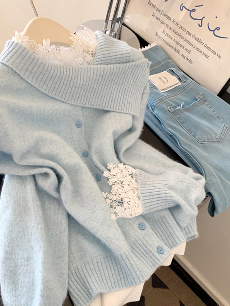 法式溫柔風顯白套裝｜藍色不規則領針織衫｜白色蕾絲花邊內搭｜秋季氣質兩件組