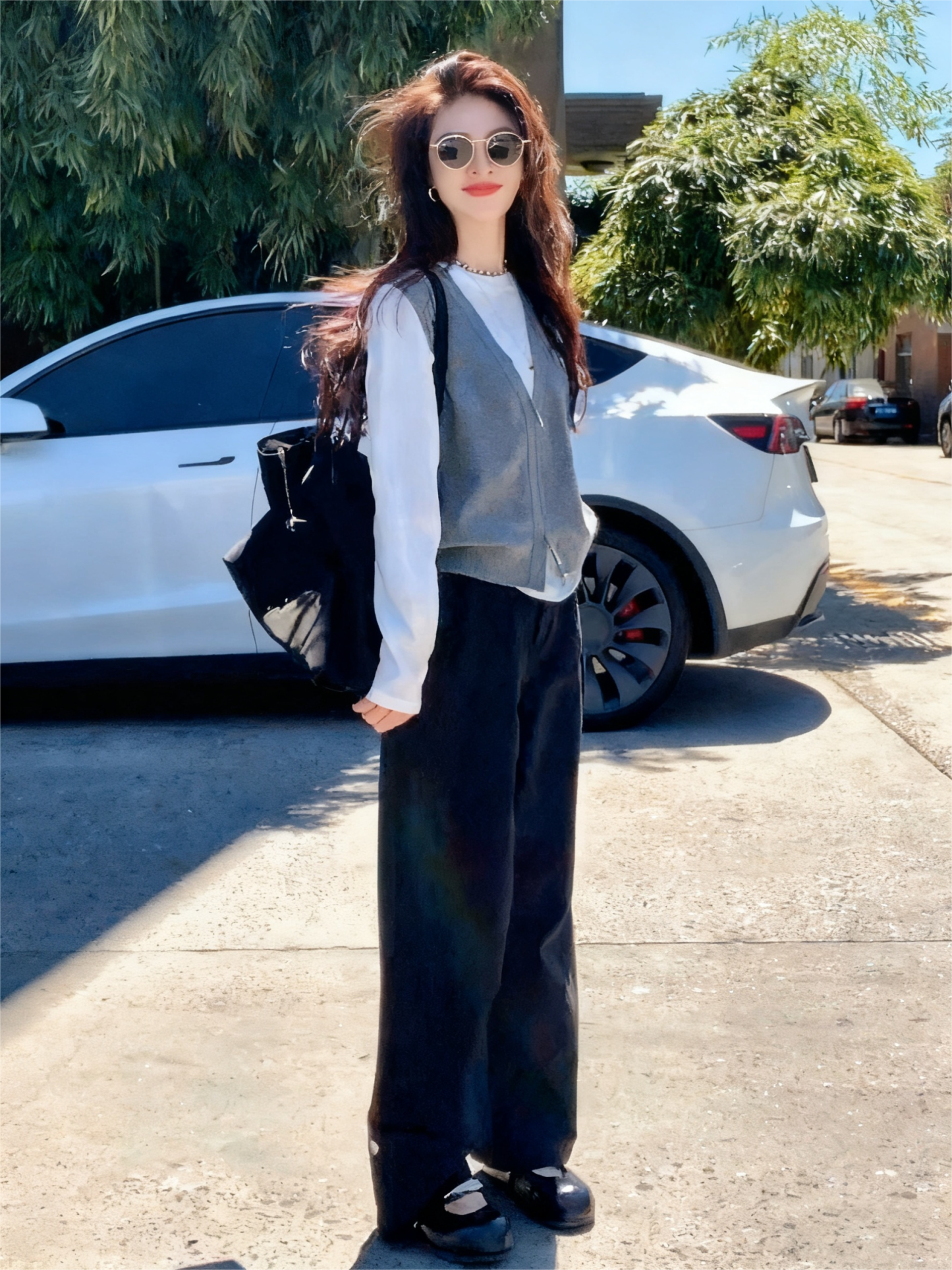 層次感疊穿套裝｜設計感針織馬甲+白色打底衫 | 藏青休閒褲｜極簡質感秋裝