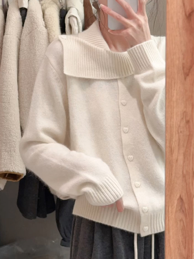 法式溫柔風顯白套裝｜藍色不規則領針織衫｜白色蕾絲花邊內搭｜秋季氣質兩件組