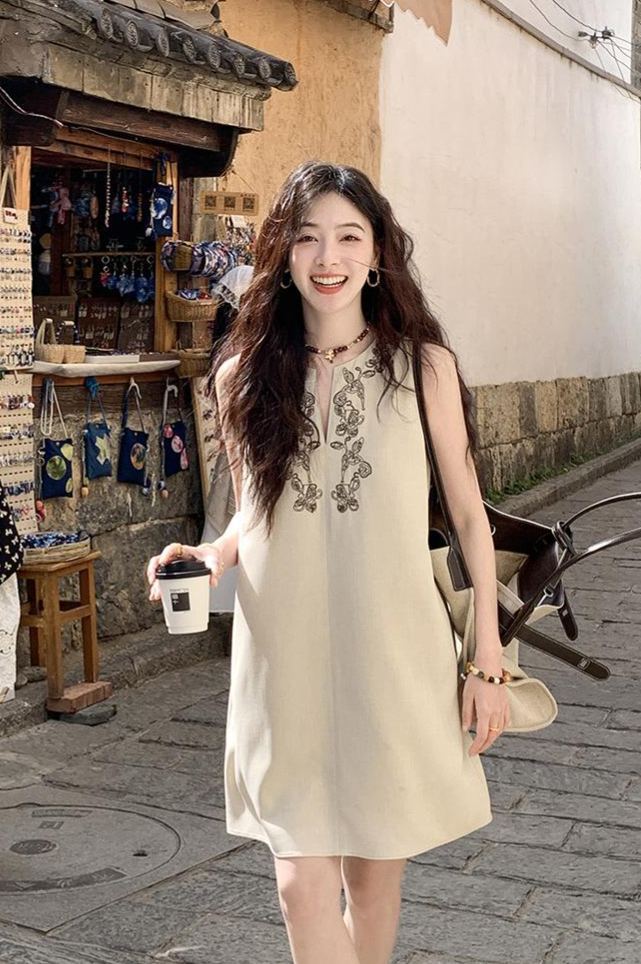 2025夏季新款｜白色棉麻無袖背心裙｜高級感簡約設計｜透氣涼感材質｜專櫃級質感