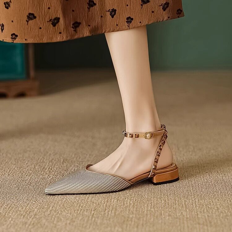 法式復古鉚釘包頭涼鞋 | 尖頭一字帶後空平底單鞋 | 黑 / 焦糖雙色