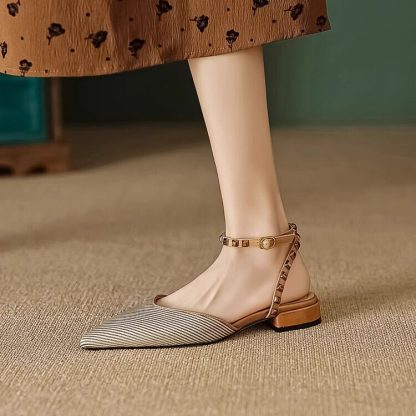 法式復古鉚釘包頭涼鞋 | 尖頭一字帶後空平底單鞋 | 黑 / 焦糖雙色