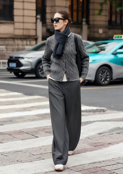 秋冬高級懶人套組｜灰色系慵懶針織開衫｜灰色高腰西裝褲｜顯瘦顯高穿搭