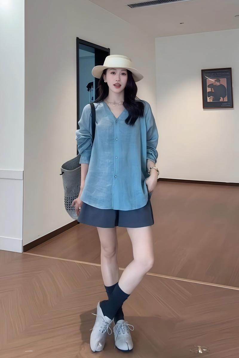 夏季慵懶顯瘦減齡套裝｜藍色薄款寬鬆襯衫｜灰色高腰闊腿短褲