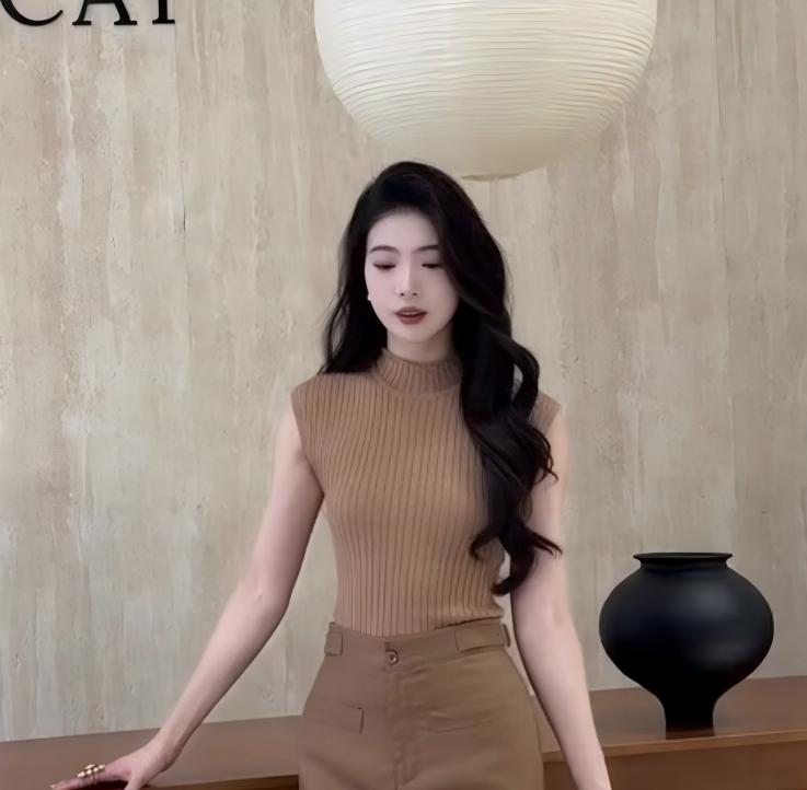 棕色系輕熟御姐風套裝｜無袖修身針織背心｜包臀顯瘦半身裙