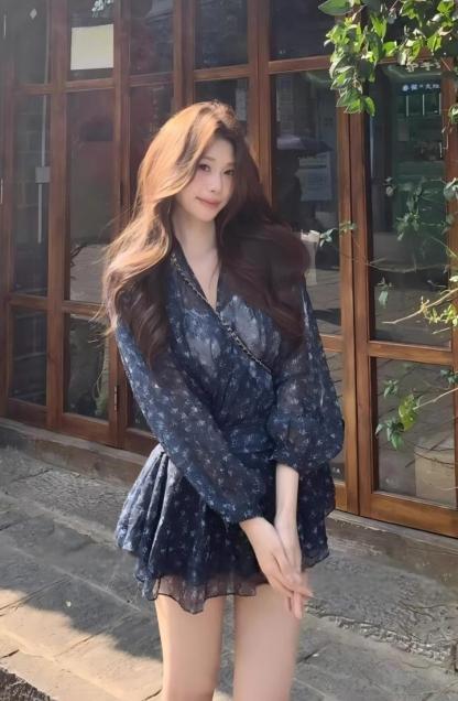 法式碎花V领雪纺长袖连衣裙女装早春海边約會逛街度假绝美气质收腰短裙子