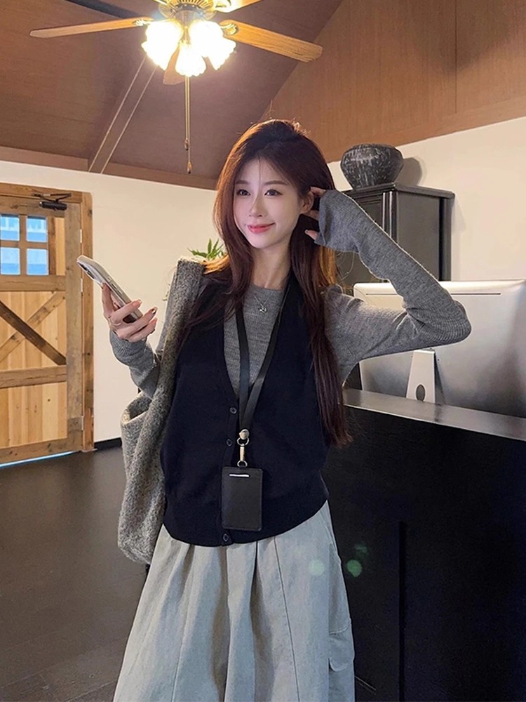 秋季韓系層次感穿搭套裝 | 吊帶背心馬甲 × 百搭針織衫 × 闊腿工裝褲 | 率性休閒風