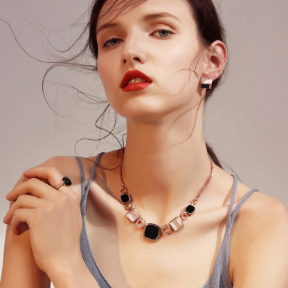 輕奢金色鎖骨鏈 浮誇設計感頸飾