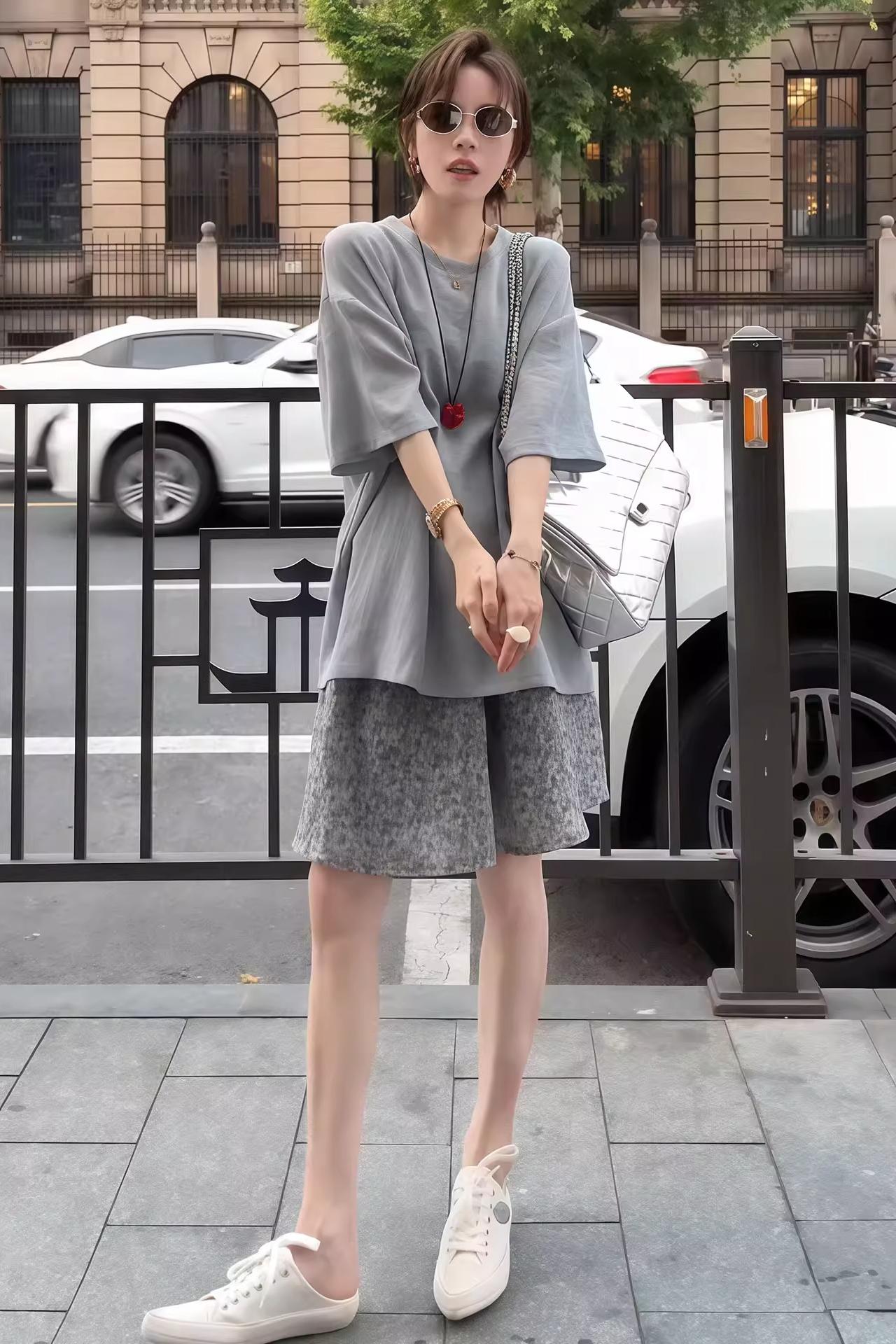 夏季新款灰色系慵懶風套裝｜灰色短T+高腰半身裙｜顯瘦兩件式設計｜簡約時尚穿搭