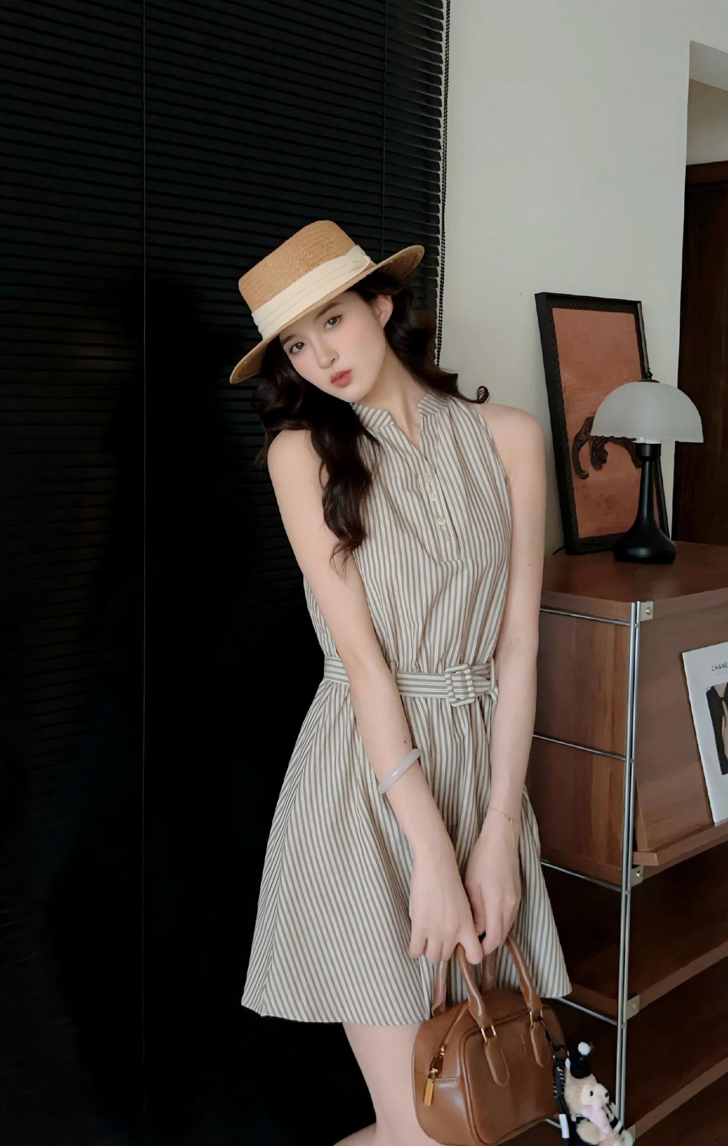 法式細條紋收腰洋裝｜無袖繫帶襯衫裙｜拼接設計顯瘦連身裙