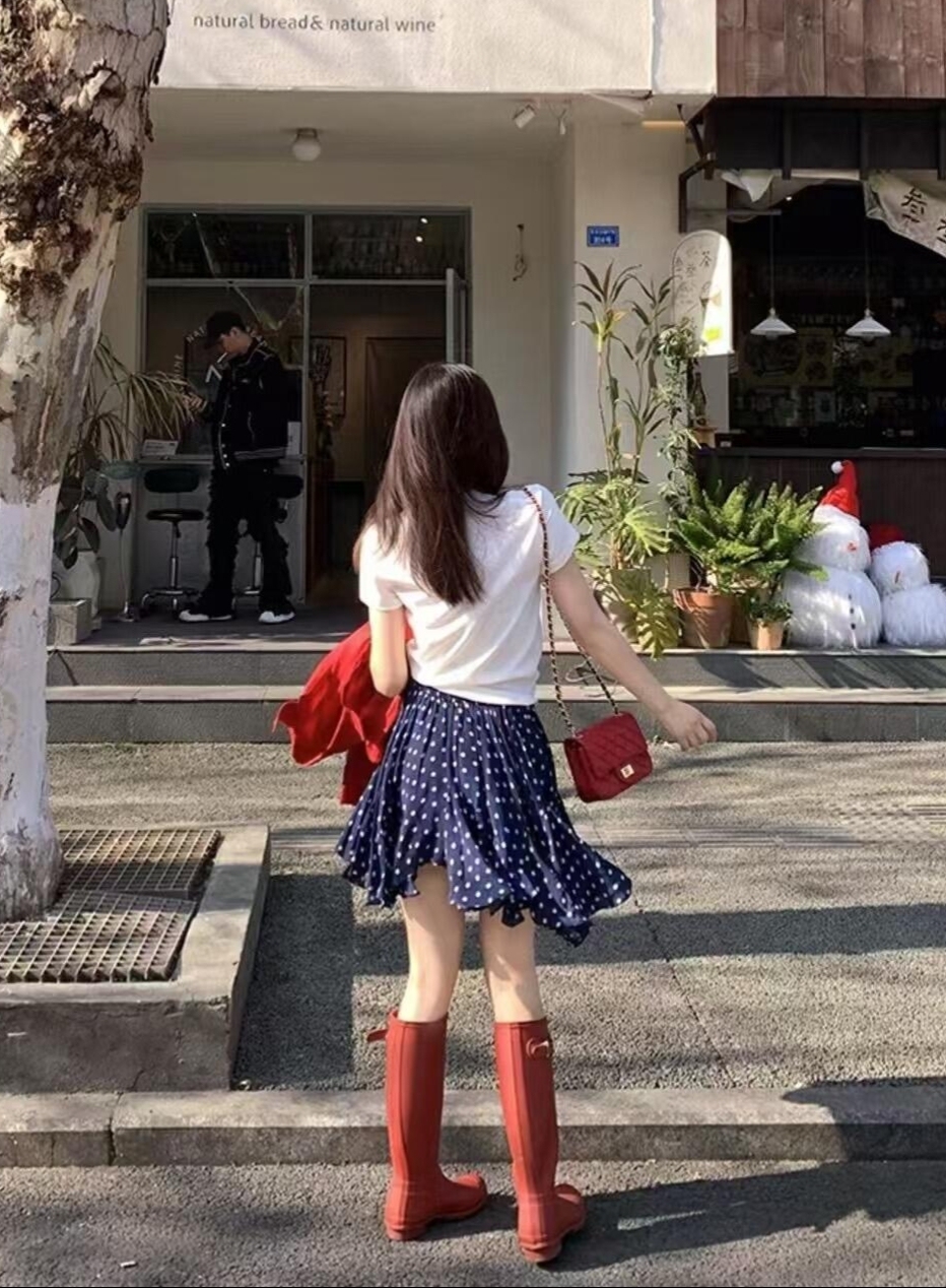 秋季韓系小香風套裝｜紅色襯衫+藏青波點裙+白短袖｜鹽系三件式｜高級感穿搭