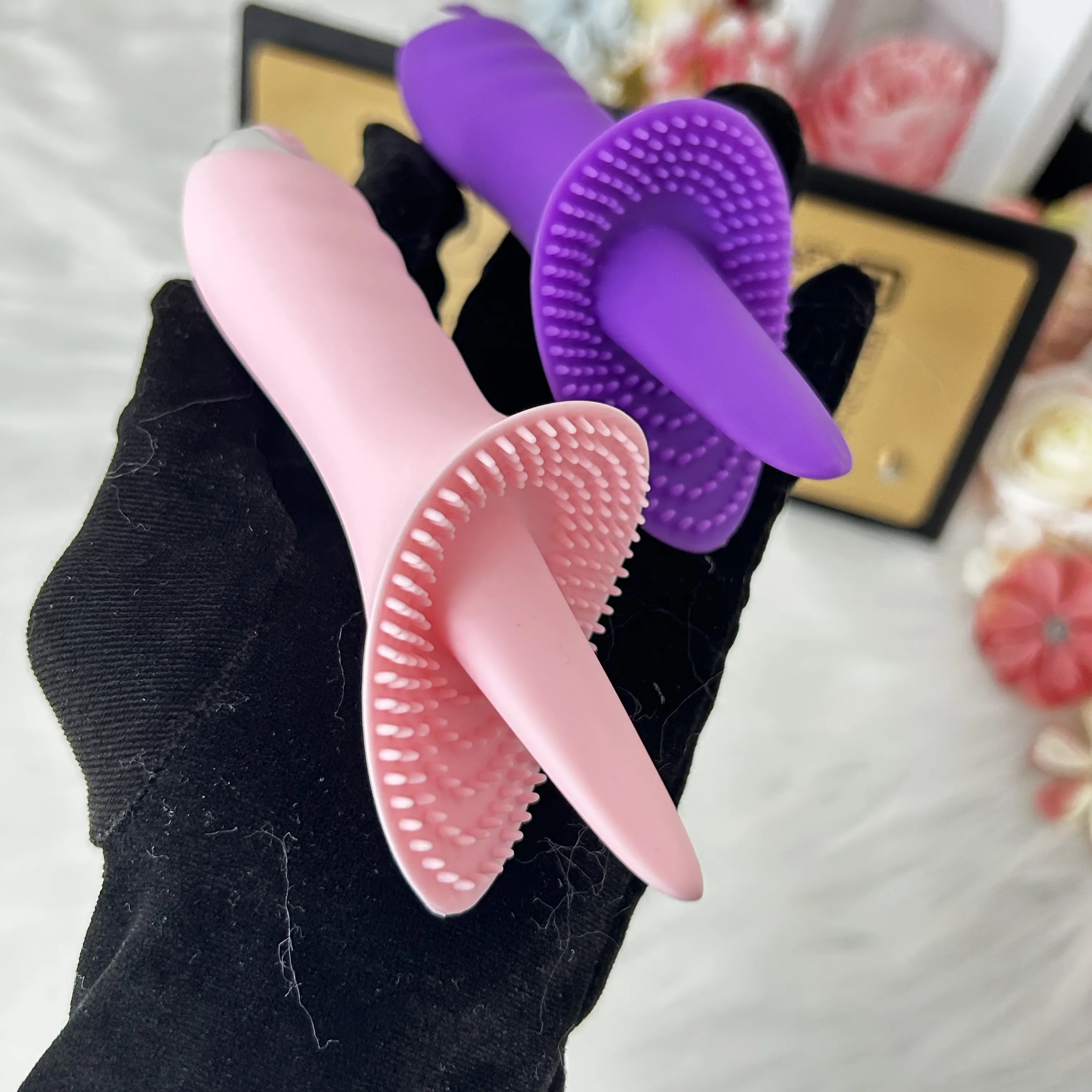 Wide-Swing Tongue Surrounding Bump Silicone Pad Vibrator