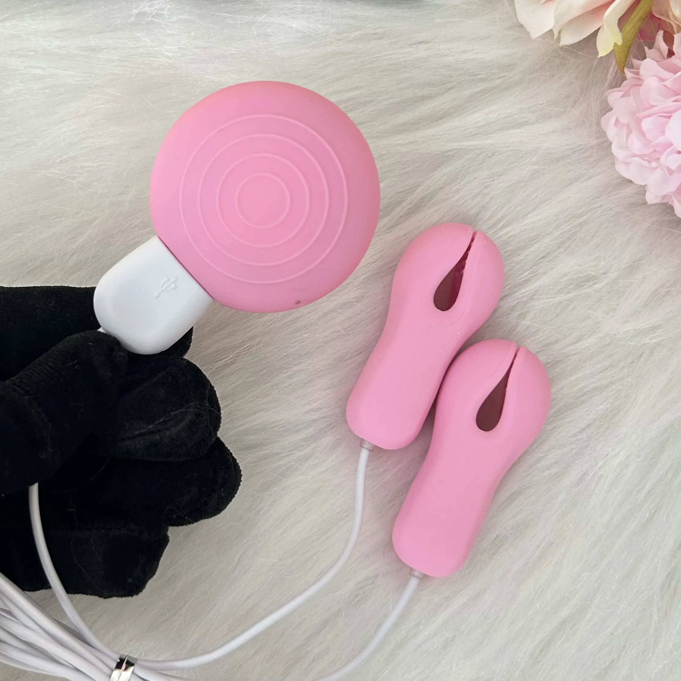 คลิปหนีบหัวนม คลิปหนีบหัวนม 10 ระดับ USB พร้อมคันบังคับสัมผัสไว วัสดุนุ่มผิว|ROSELEX