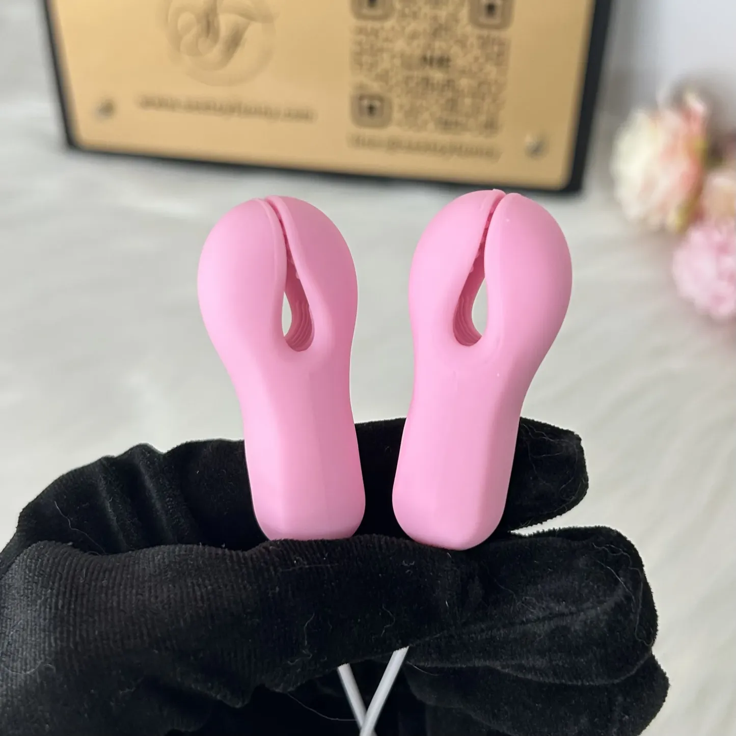 คลิปหนีบหัวนม คลิปหนีบหัวนม 10 ระดับ USB พร้อมคันบังคับสัมผัสไว วัสดุนุ่มผิว|ROSELEX