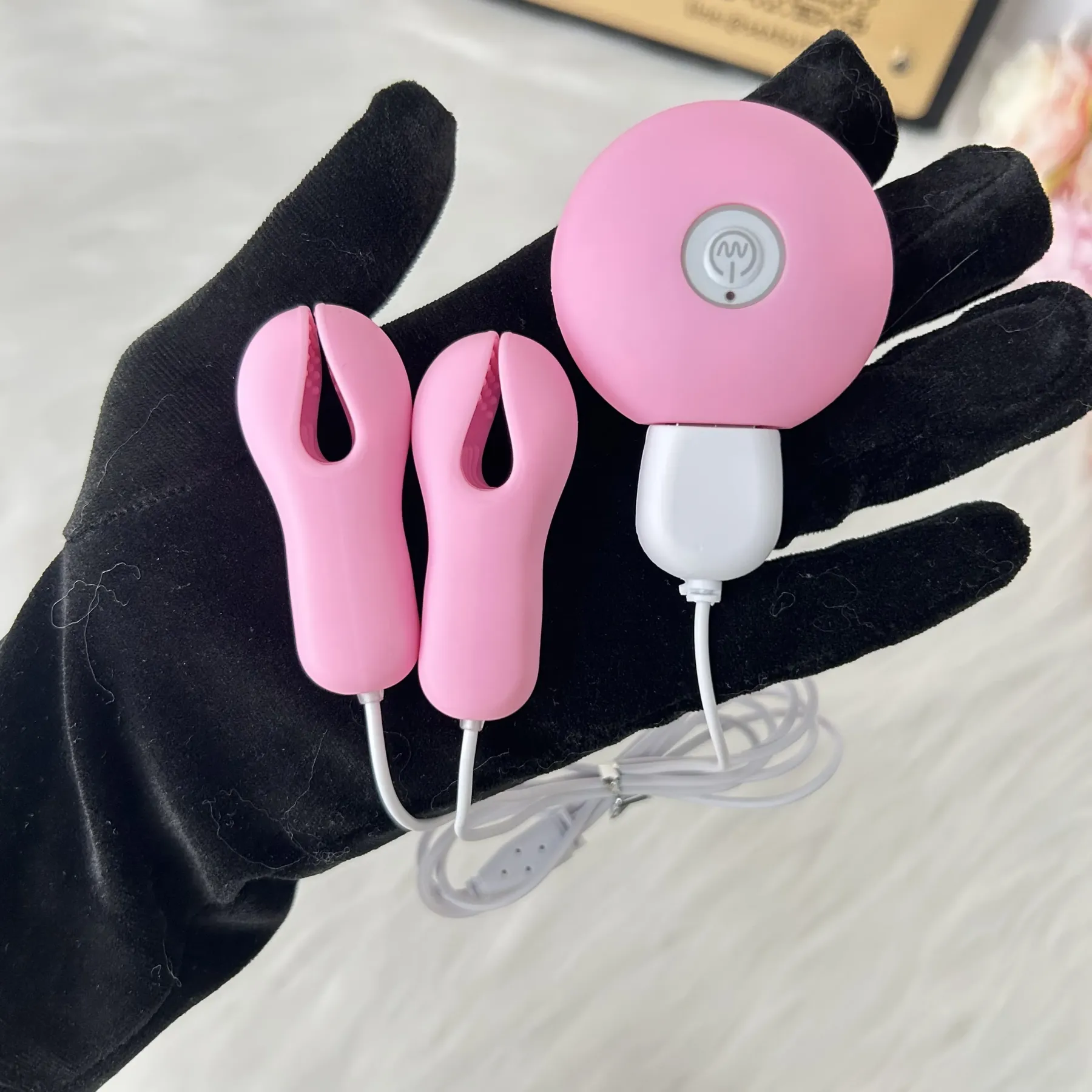 คลิปหนีบหัวนม คลิปหนีบหัวนม 10 ระดับ USB พร้อมคันบังคับสัมผัสไว วัสดุนุ่มผิว|ROSELEX