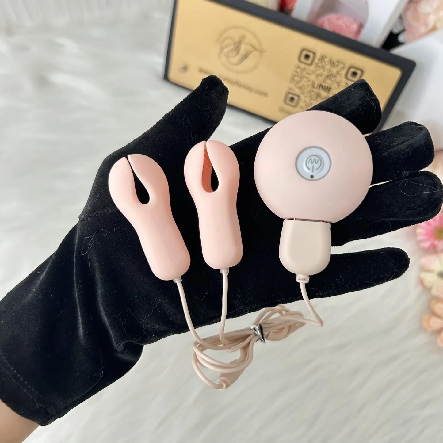 คลิปหนีบหัวนม คลิปหนีบหัวนม 10 ระดับ USB พร้อมคันบังคับสัมผัสไว วัสดุนุ่มผิว|ROSELEX