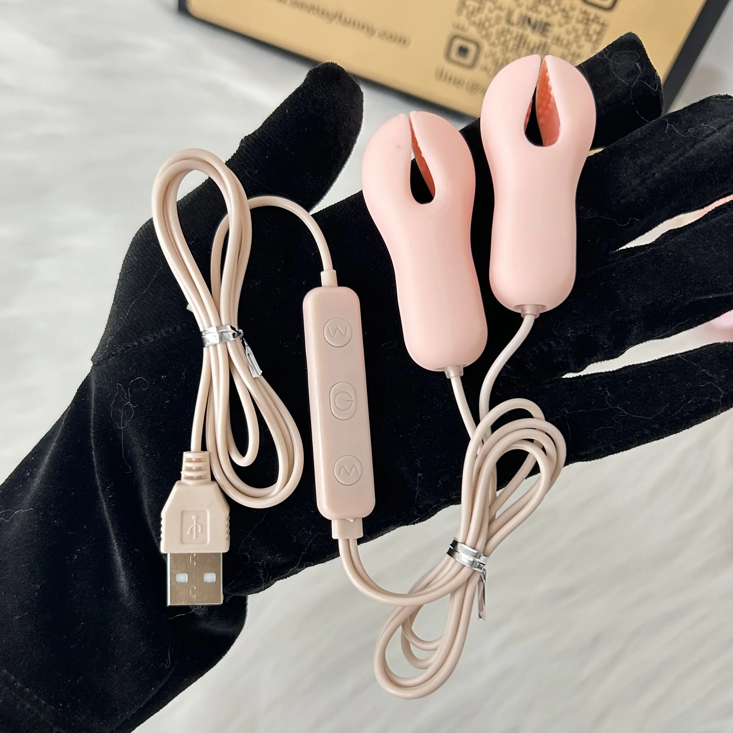 คลิปหนีบหัวนม คลิปหนีบหัวนม 10 ระดับ USB พร้อมคันบังคับสัมผัสไว วัสดุนุ่มผิว|ROSELEX