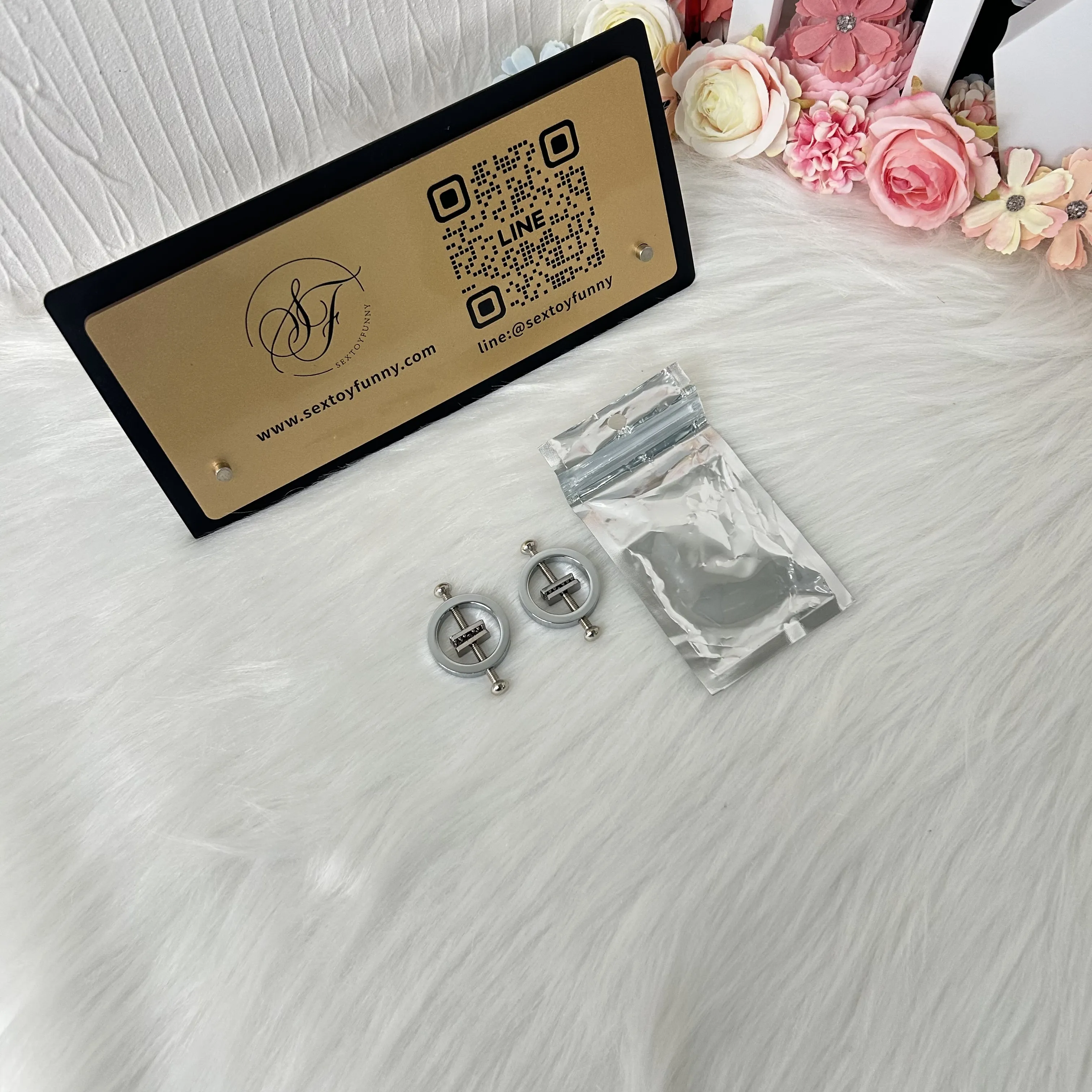 อุปกรณ์ BDSM ที่หนีบหัวนมสปริง วัสดุโลหะ กระตุ้นบริเวณหัวนม แบบ SM