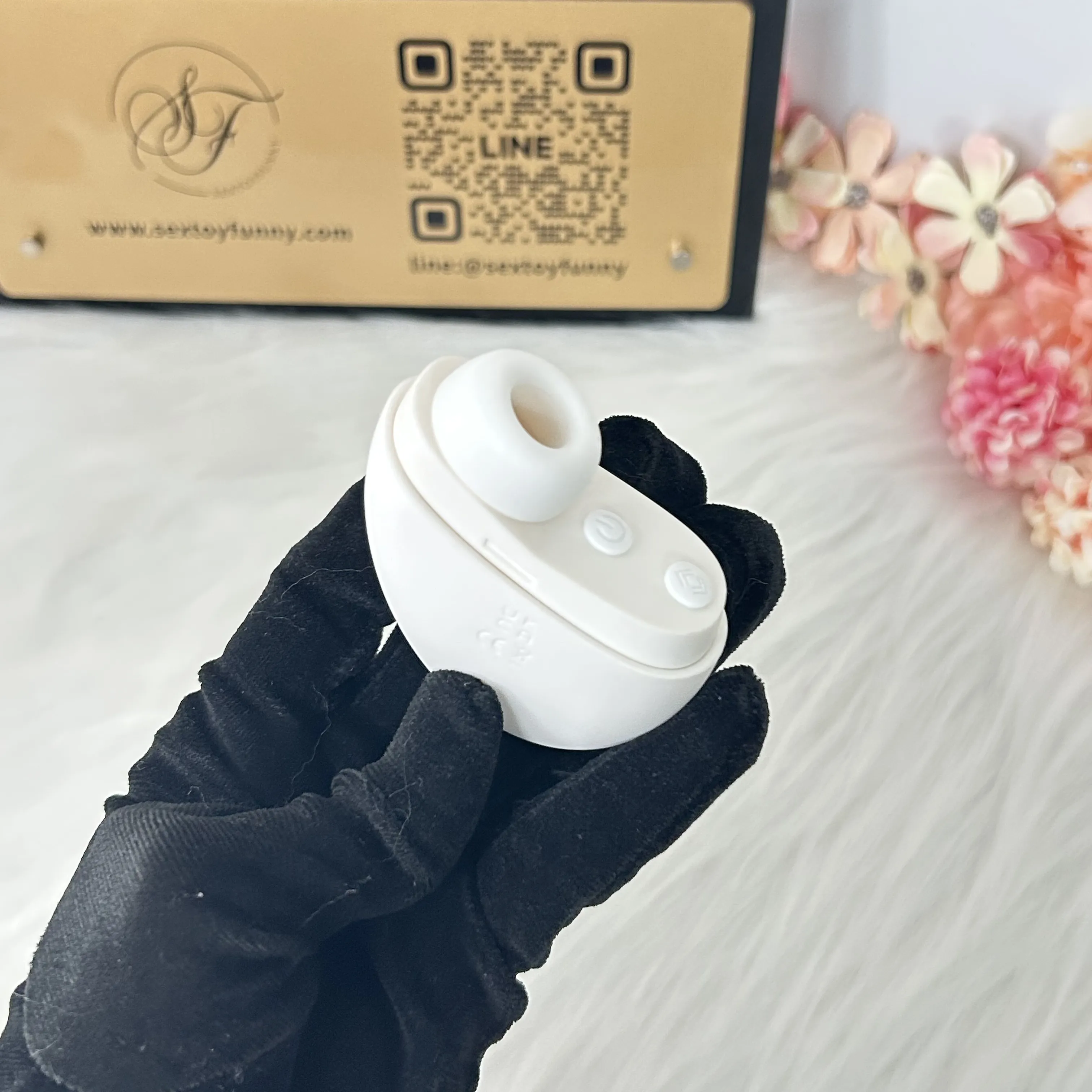 Powder Puff Shaped 10 Frequencies Vacuum Suction Vibrator