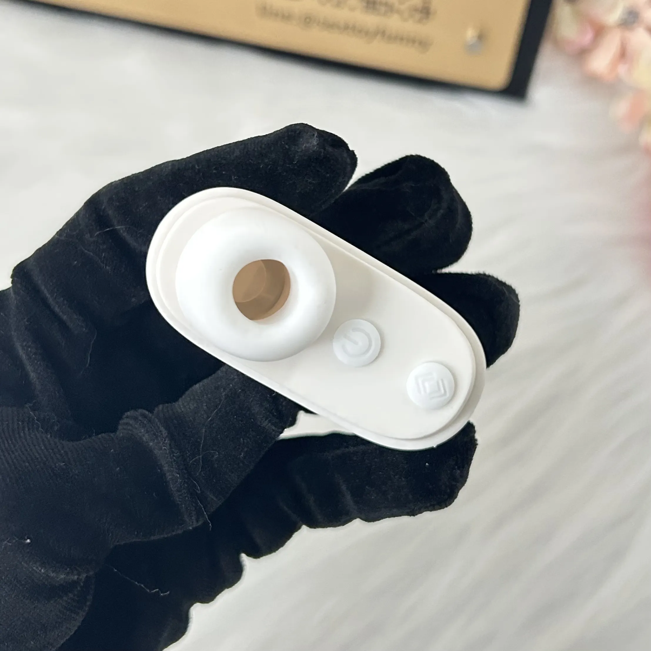 Powder Puff Shaped 10 Frequencies Vacuum Suction Vibrator