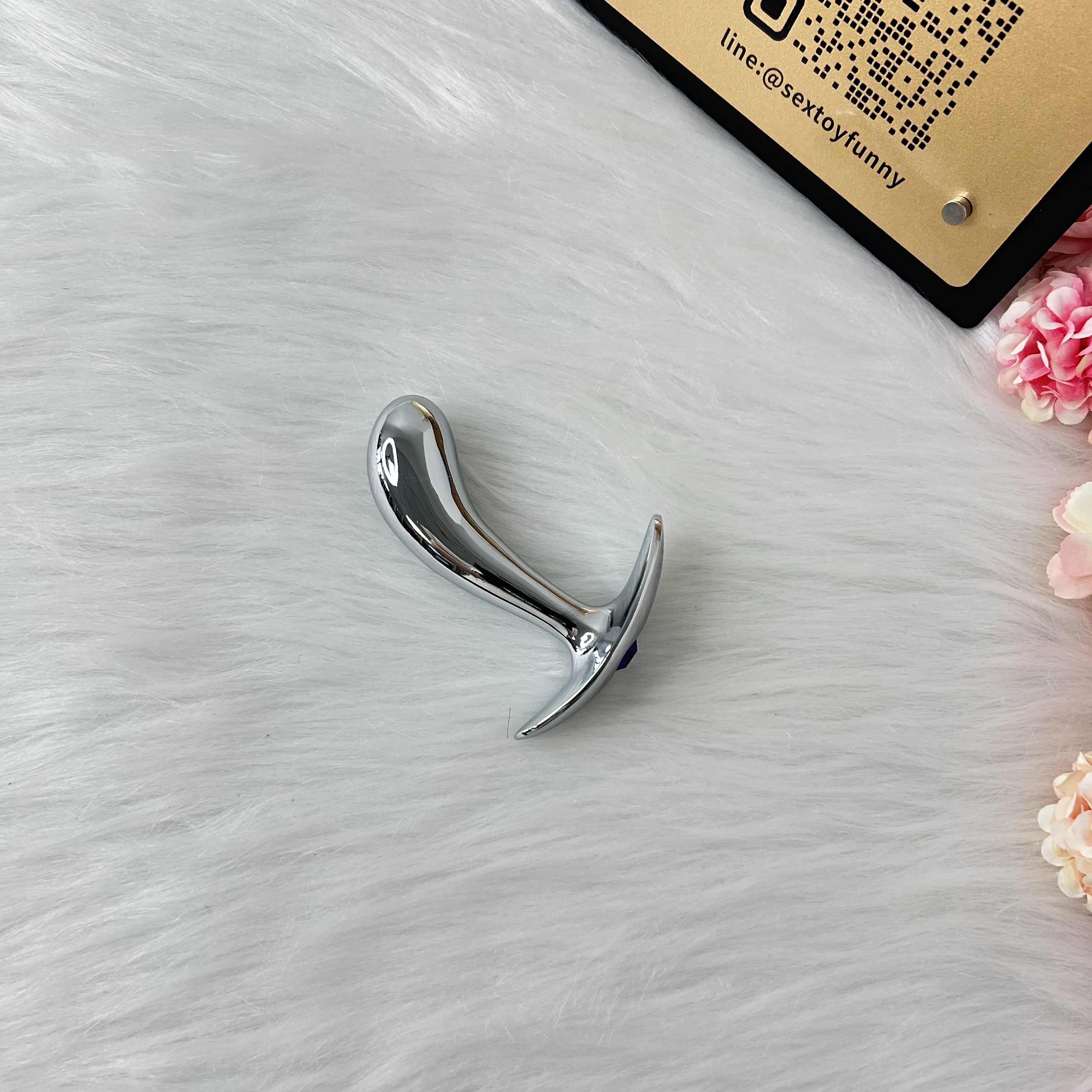 Curved Thumb Anchor-Shaped Butt Plug 2 Colors Available