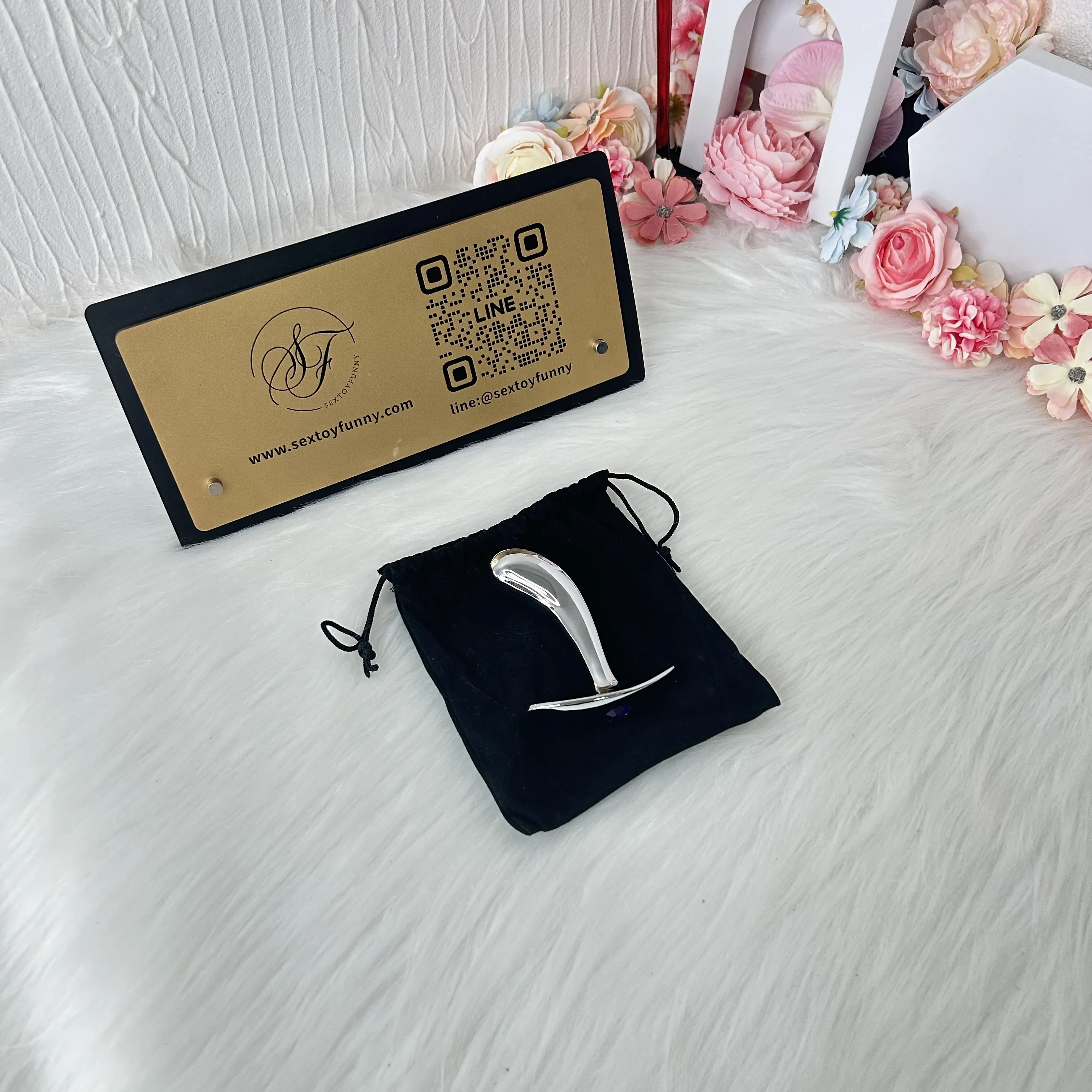Curved Thumb Anchor-Shaped Butt Plug 2 Colors Available