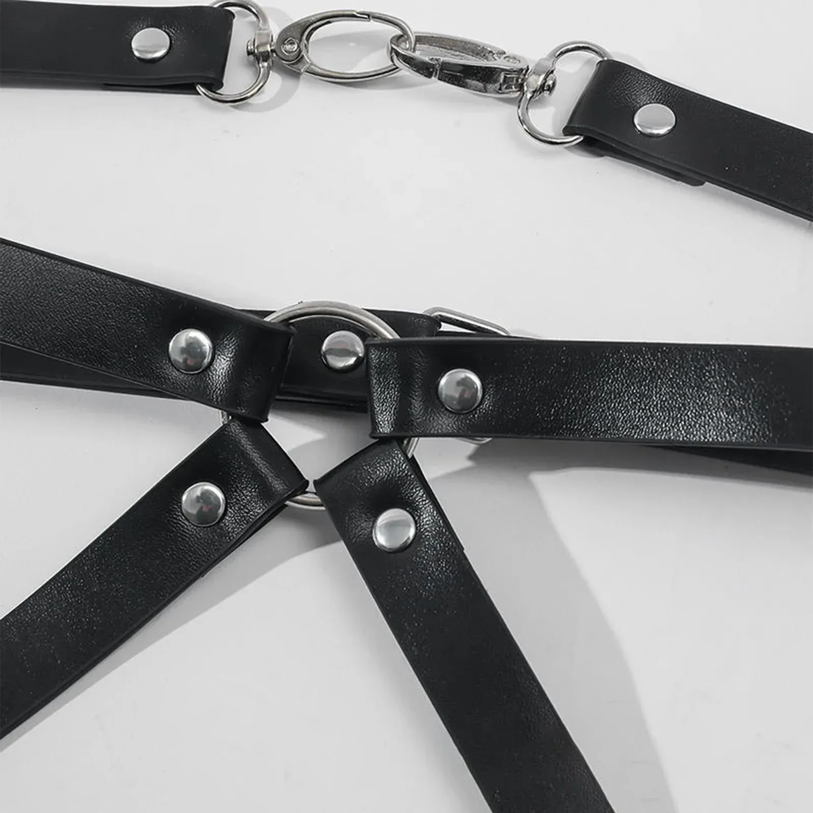 ชุดเซท BDSM ชุดผูกมัดหนัง 5 ชิ้น มีกุญแจมือ กุญแจเท้า เข็มขัด