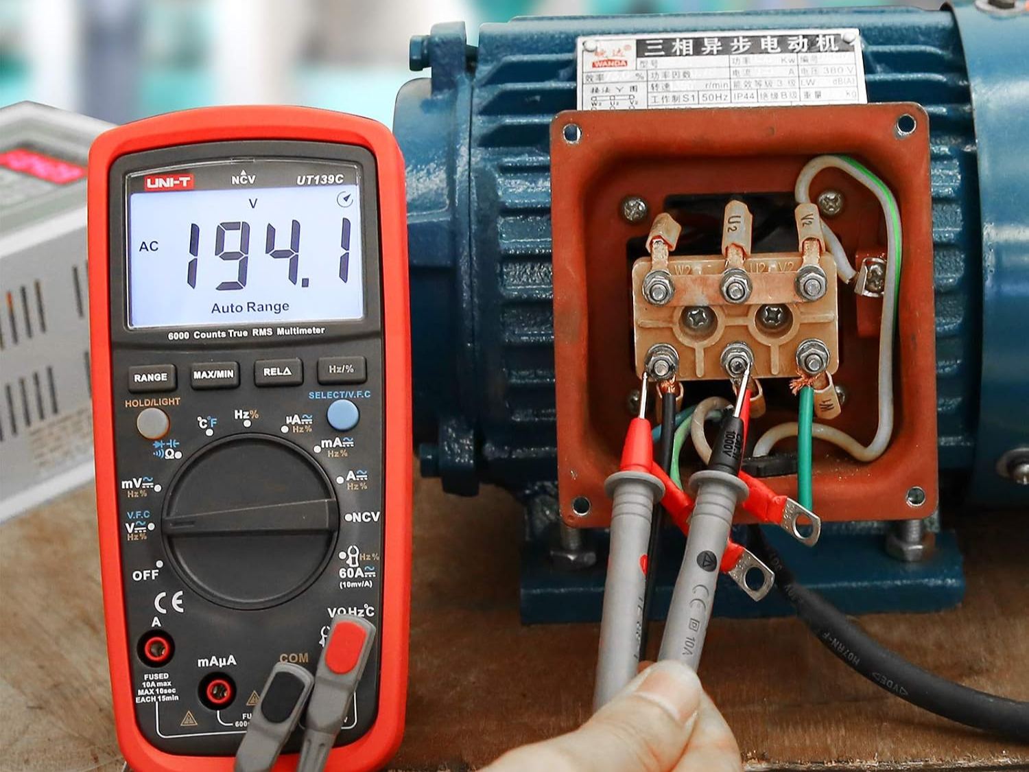 UNI-T UT139C Digital Multimeter Tester