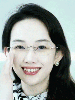 For the price of a single meal 🍔, get high-tech auto-focus, blue light blocking reading glasses 🤓—no need to worry about compatibility! 👍