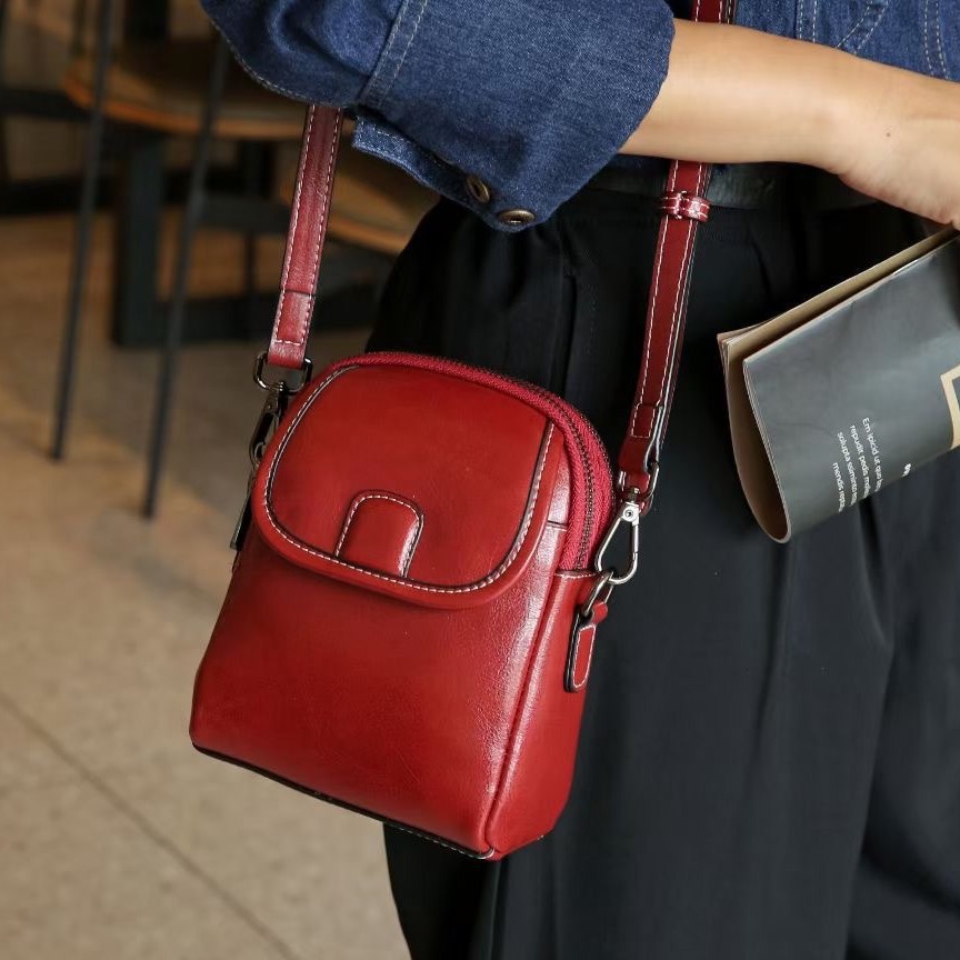 👜 International supermodels' go-to crossbody – ultra-light, scratch-resistant, and designed for all-day comfort! ✨