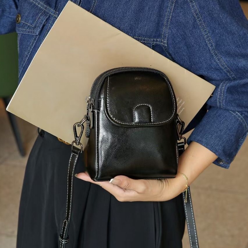 👜 International supermodels' go-to crossbody – ultra-light, scratch-resistant, and designed for all-day comfort! ✨