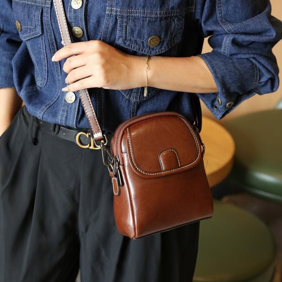👜 International supermodels' go-to crossbody – ultra-light, scratch-resistant, and designed for all-day comfort! ✨