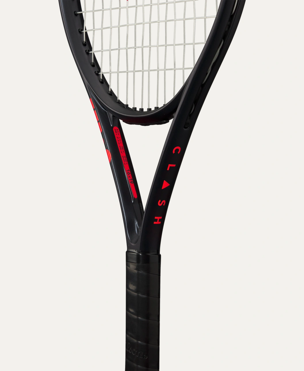 Wilson Clash 25 V3 Junior Tennis Racket (Pre-strung)