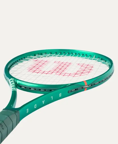 Wilson Blade 98 16x19 V10 Tennis Racket
