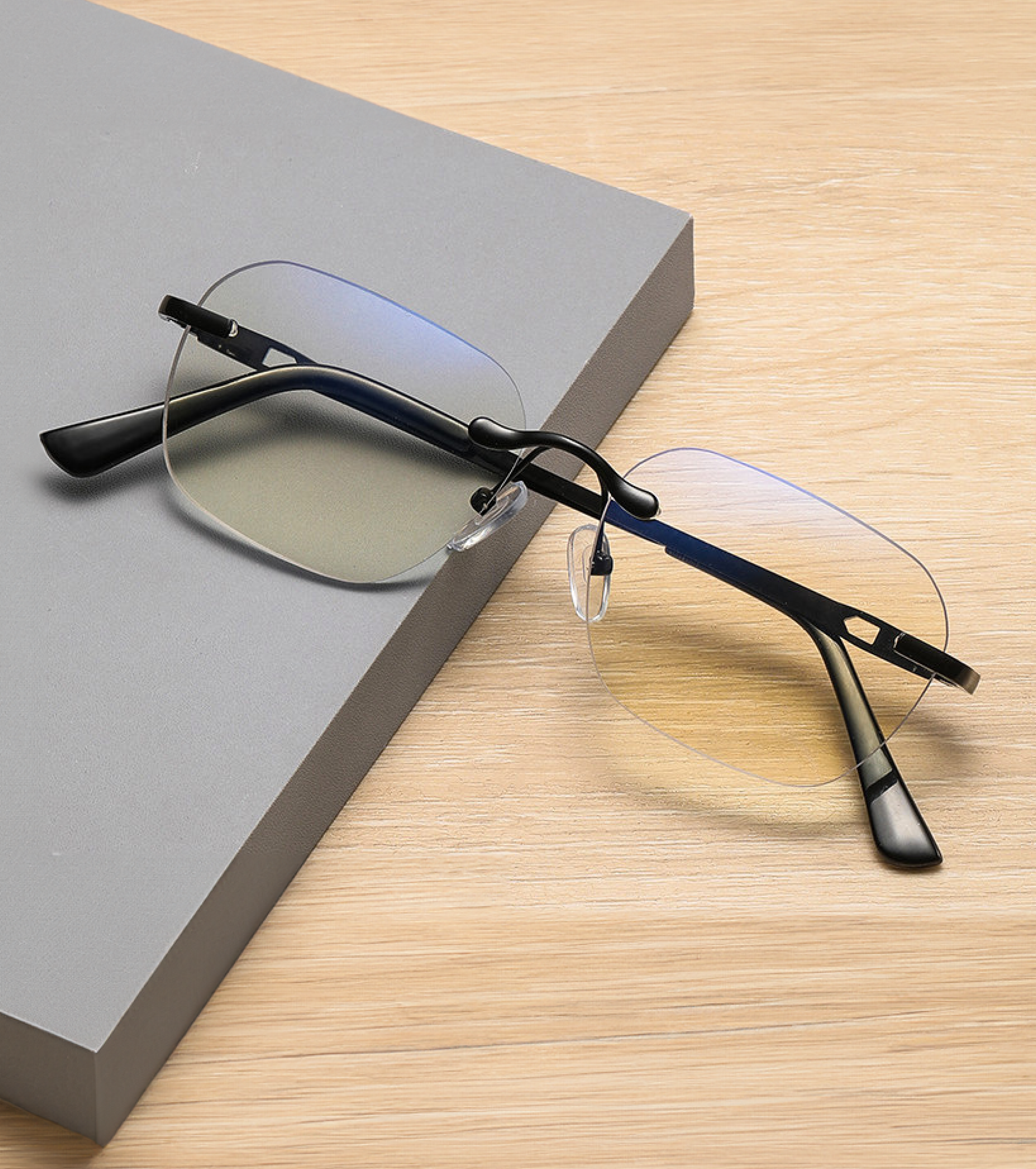 フレームレスブルーライトカット遠近両用老眼鏡