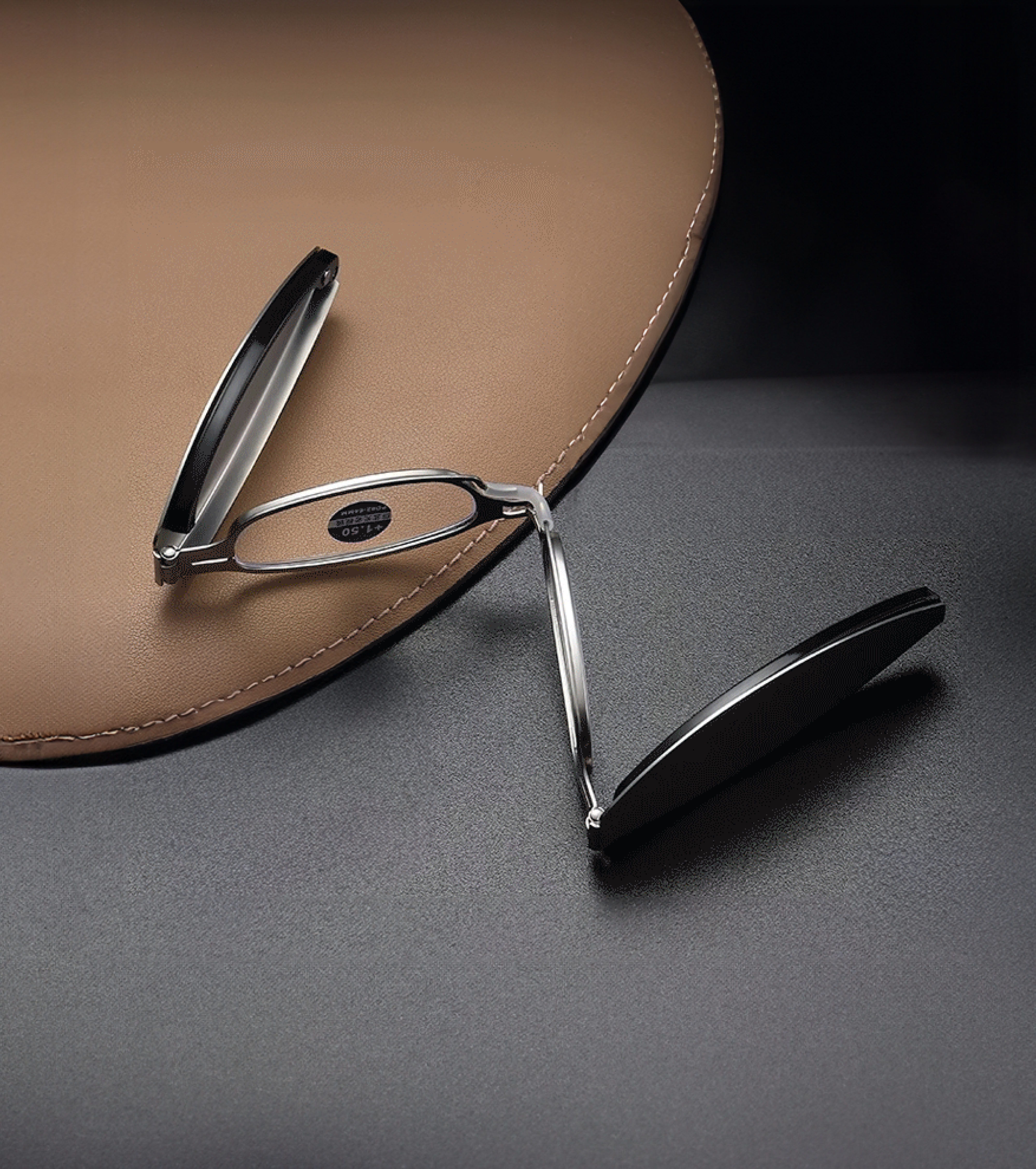 超軽量3段折りたたみ式老眼鏡