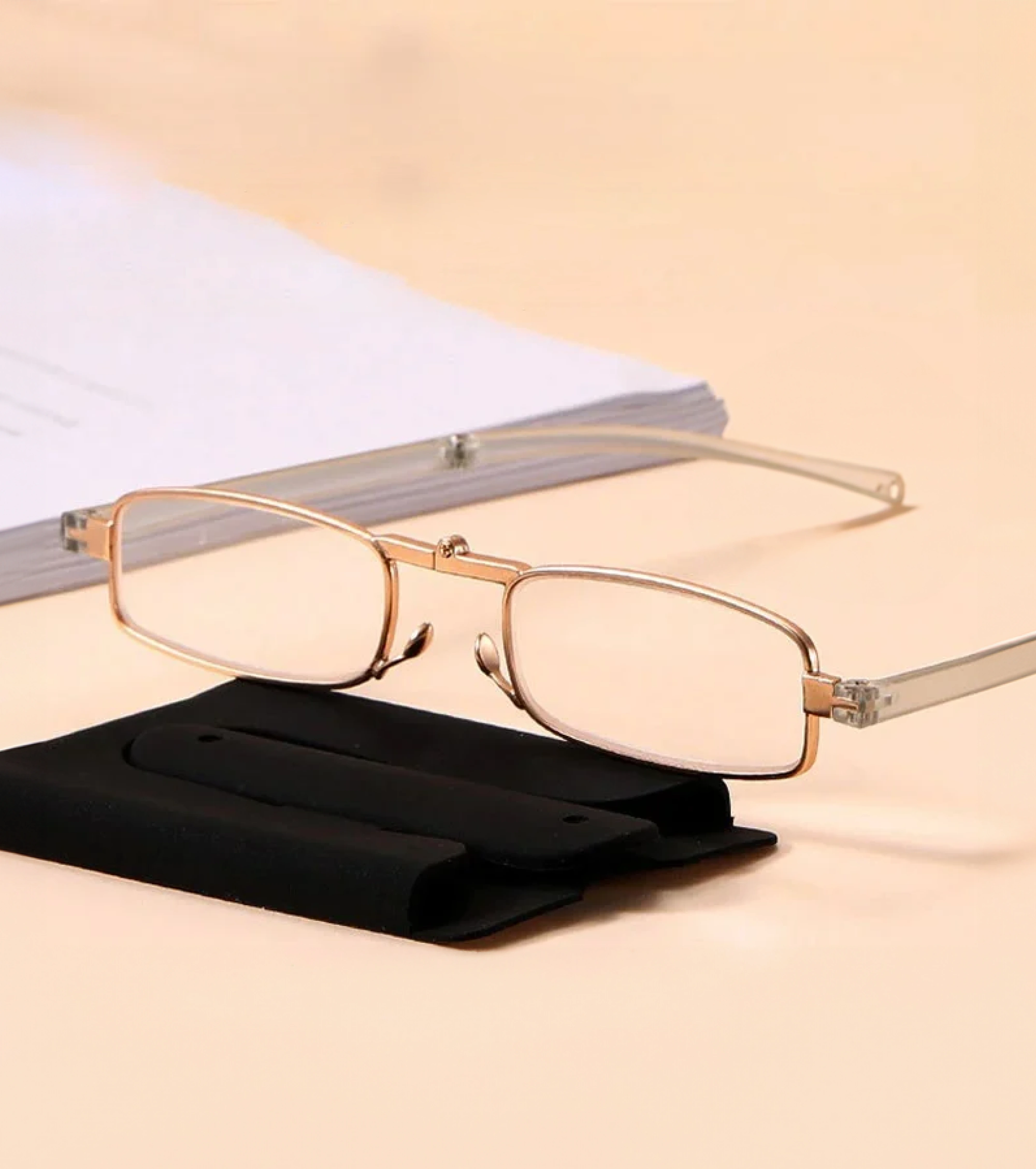 スマホ貼り付け型折りたたみ式老眼鏡