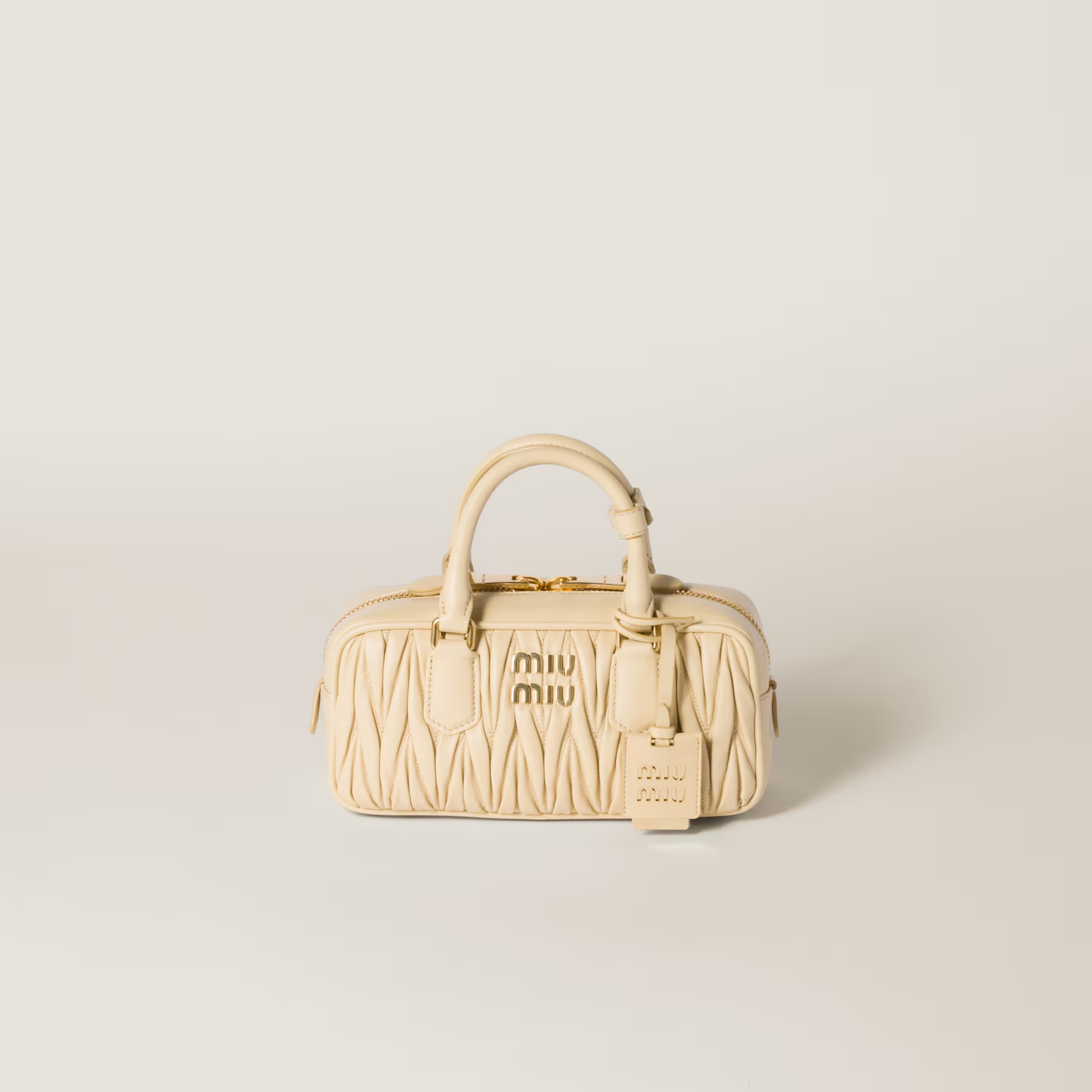 関税込み miumiu アルカディ マテラッセ ナッパ レザー バッグ ブラック アルカディ マテラッセレザー バッグ | Miu Miu