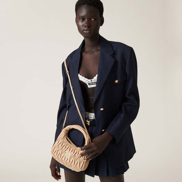 ワンダー マテラッセレザー ホーボーバッグ