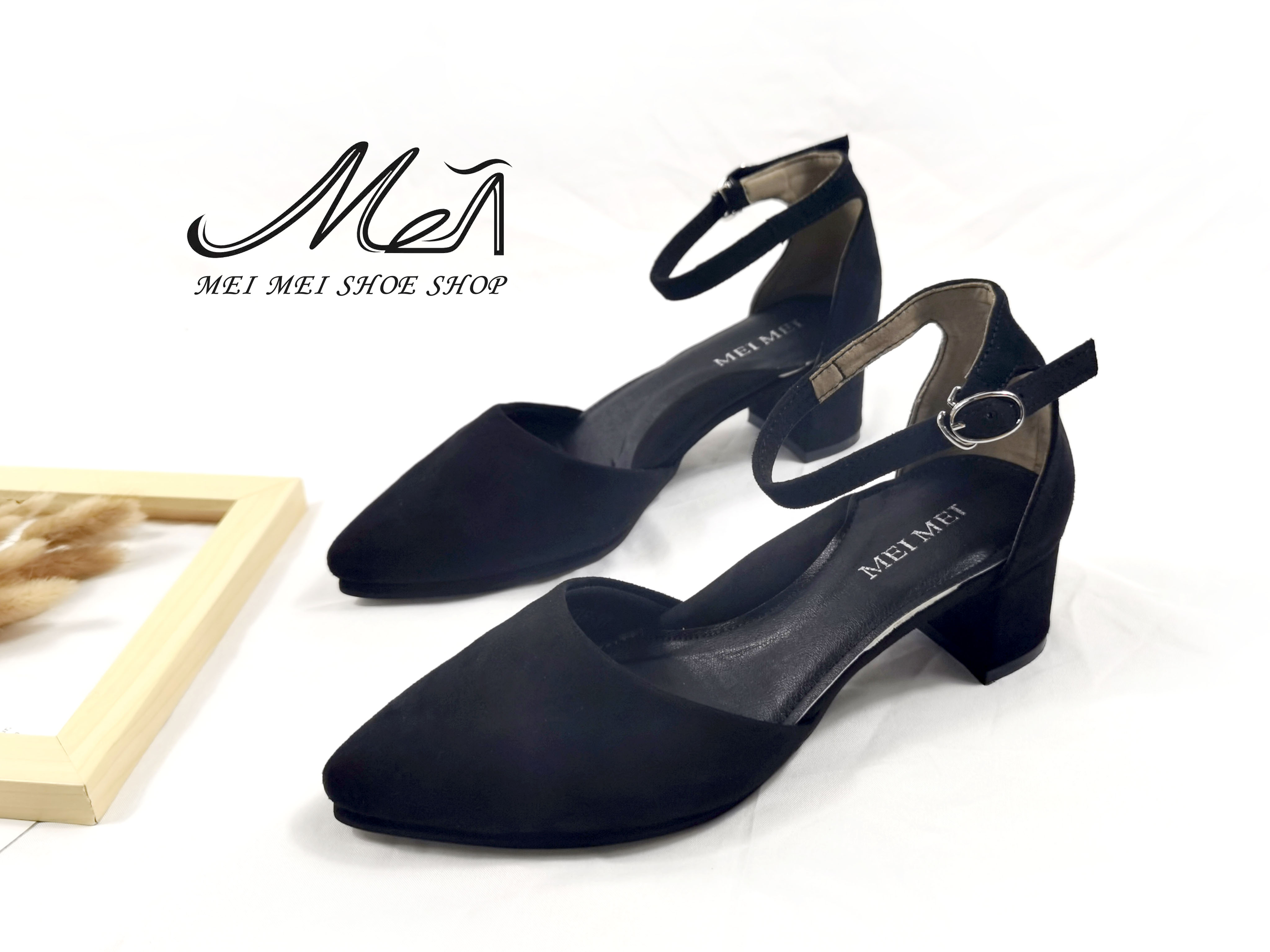 尖頭一字後帶粗跟涼