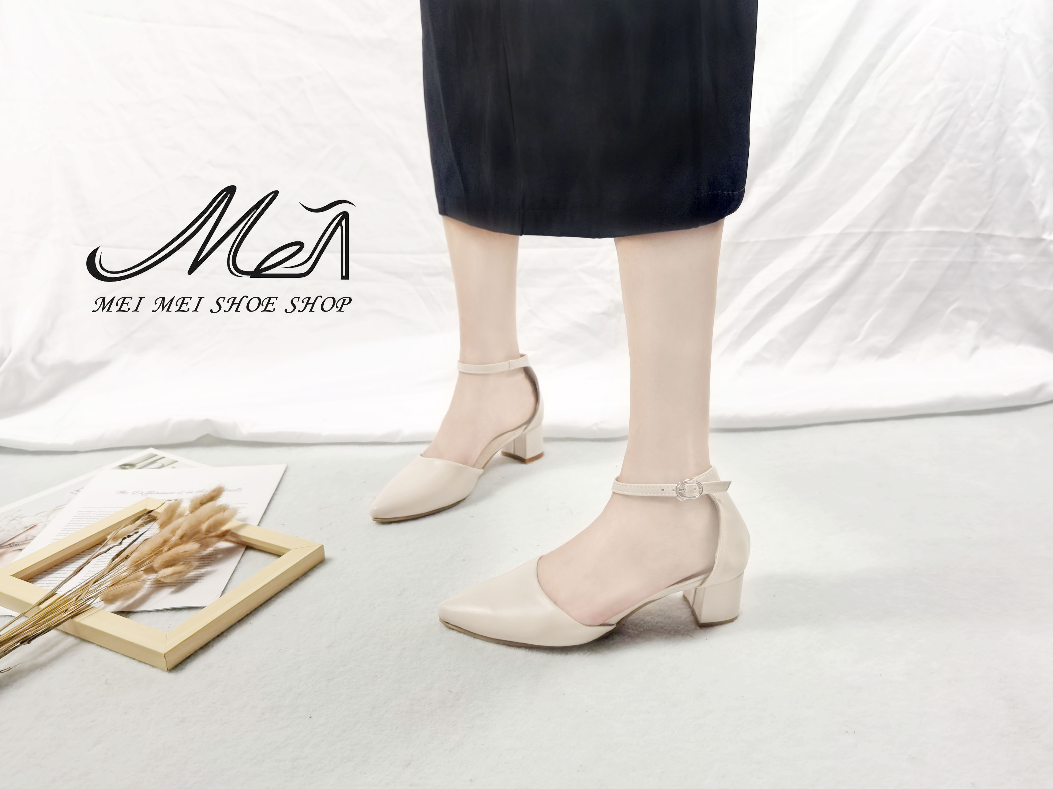 尖頭一字後帶粗跟涼