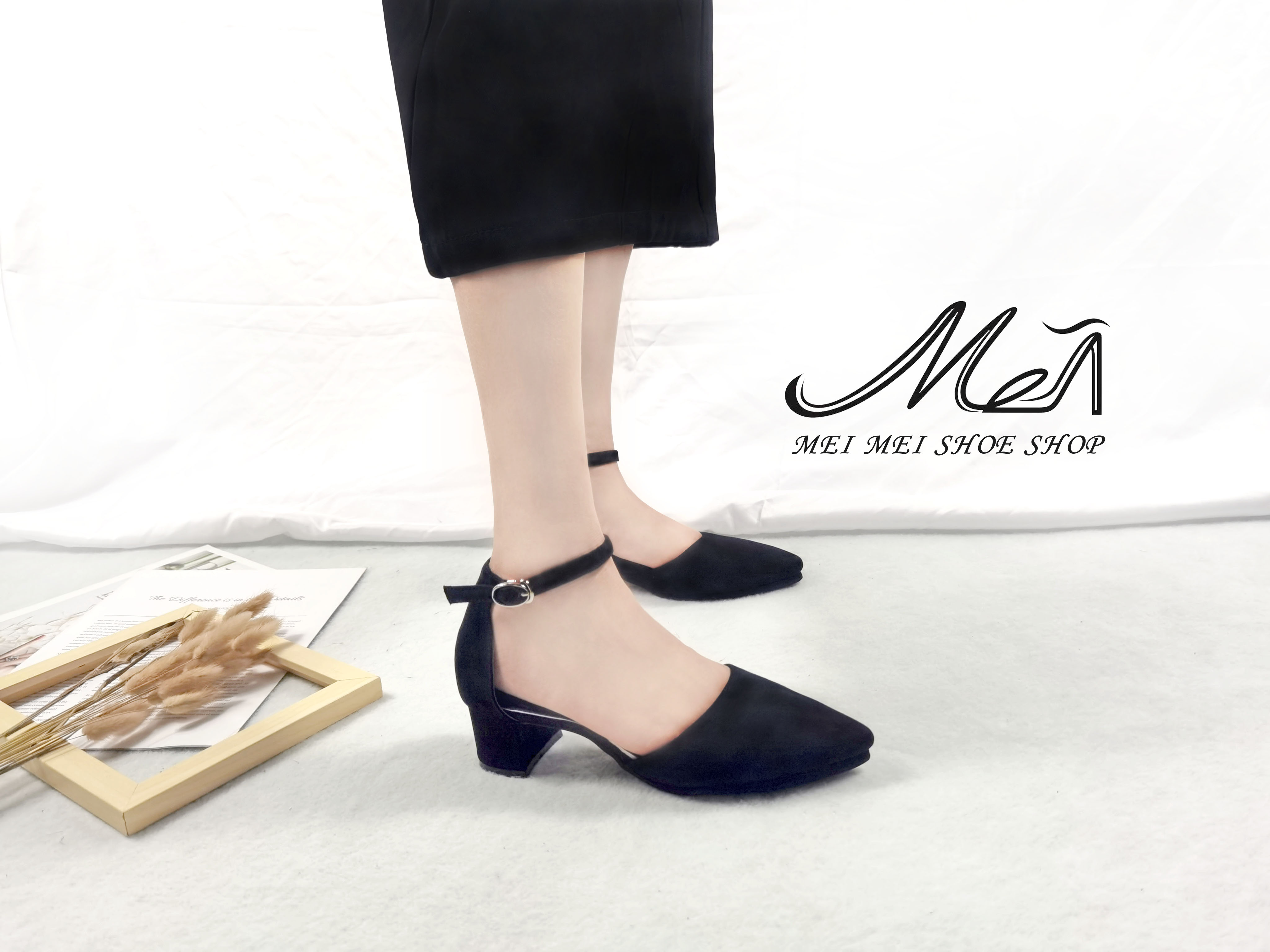 尖頭一字後帶粗跟涼