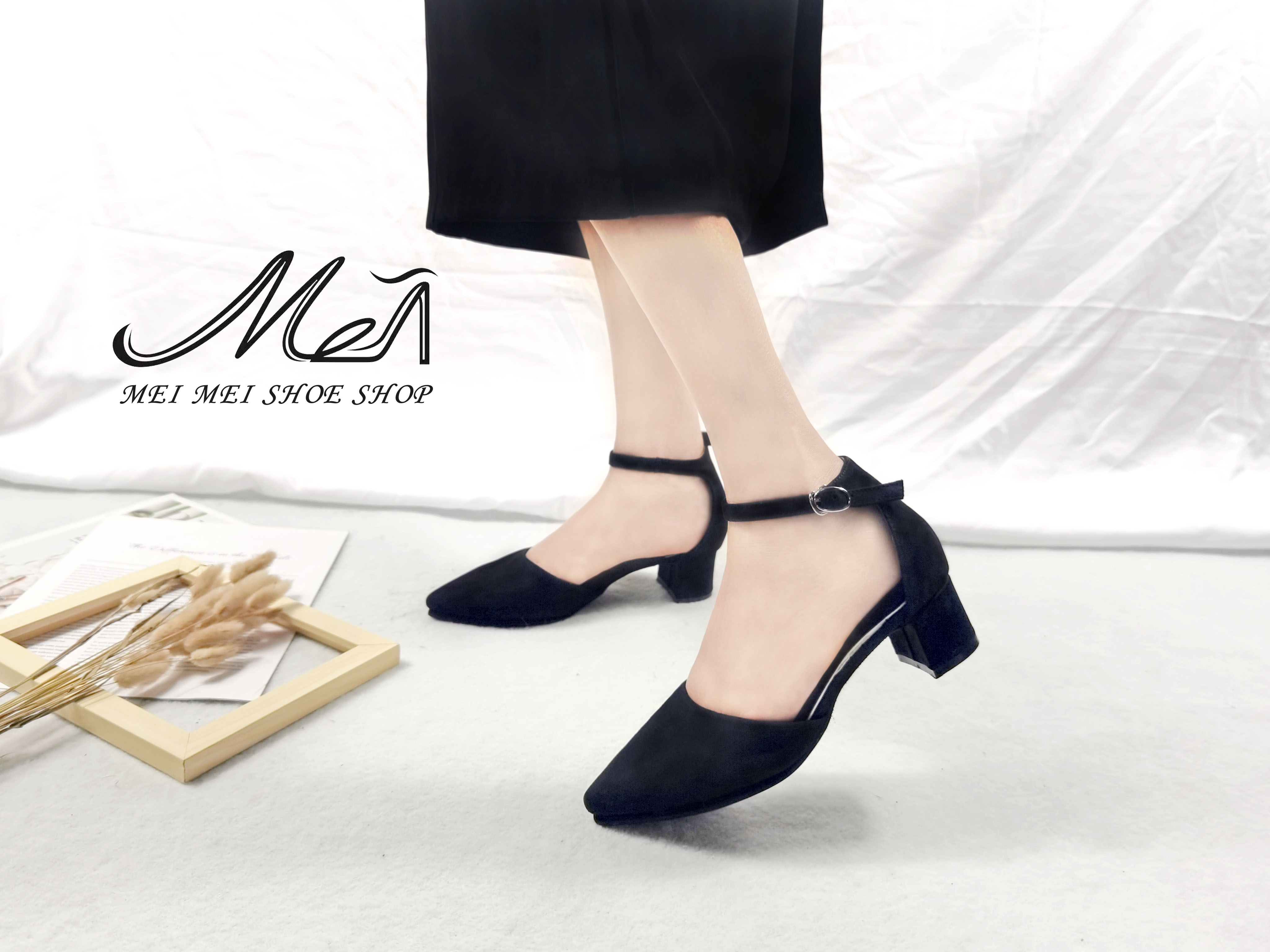 尖頭一字後帶粗跟涼