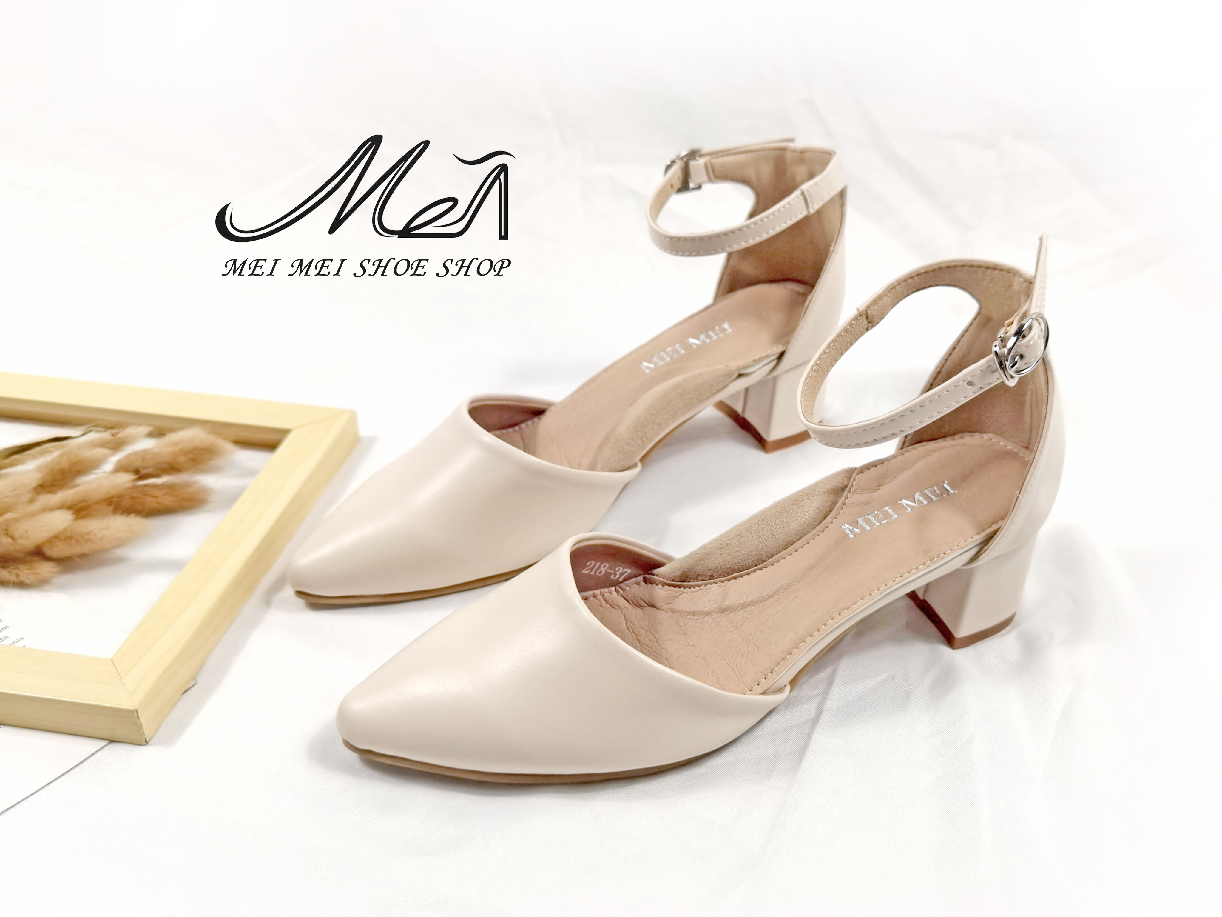 尖頭一字後帶粗跟涼