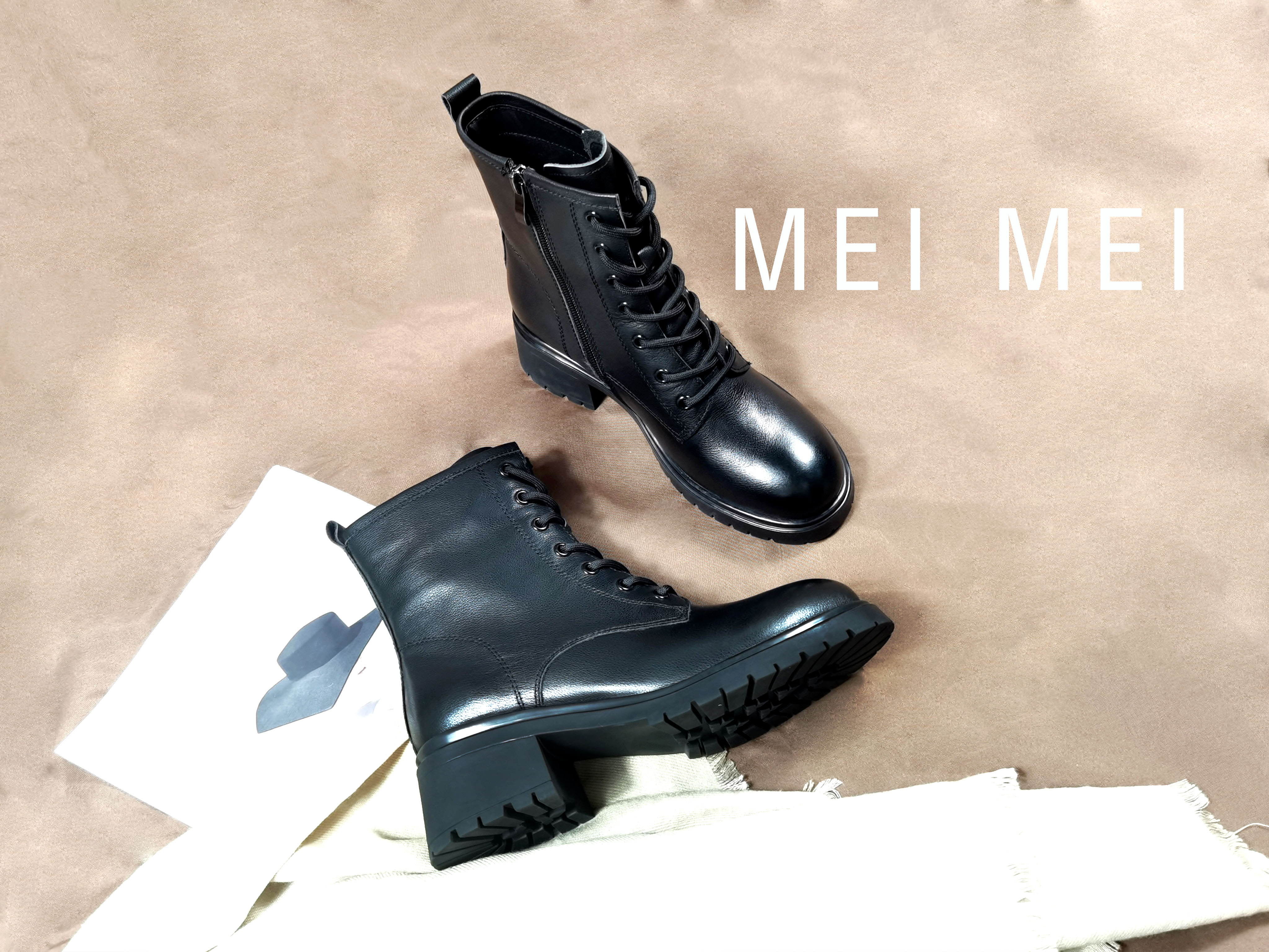 真皮綁帶粗跟馬丁靴