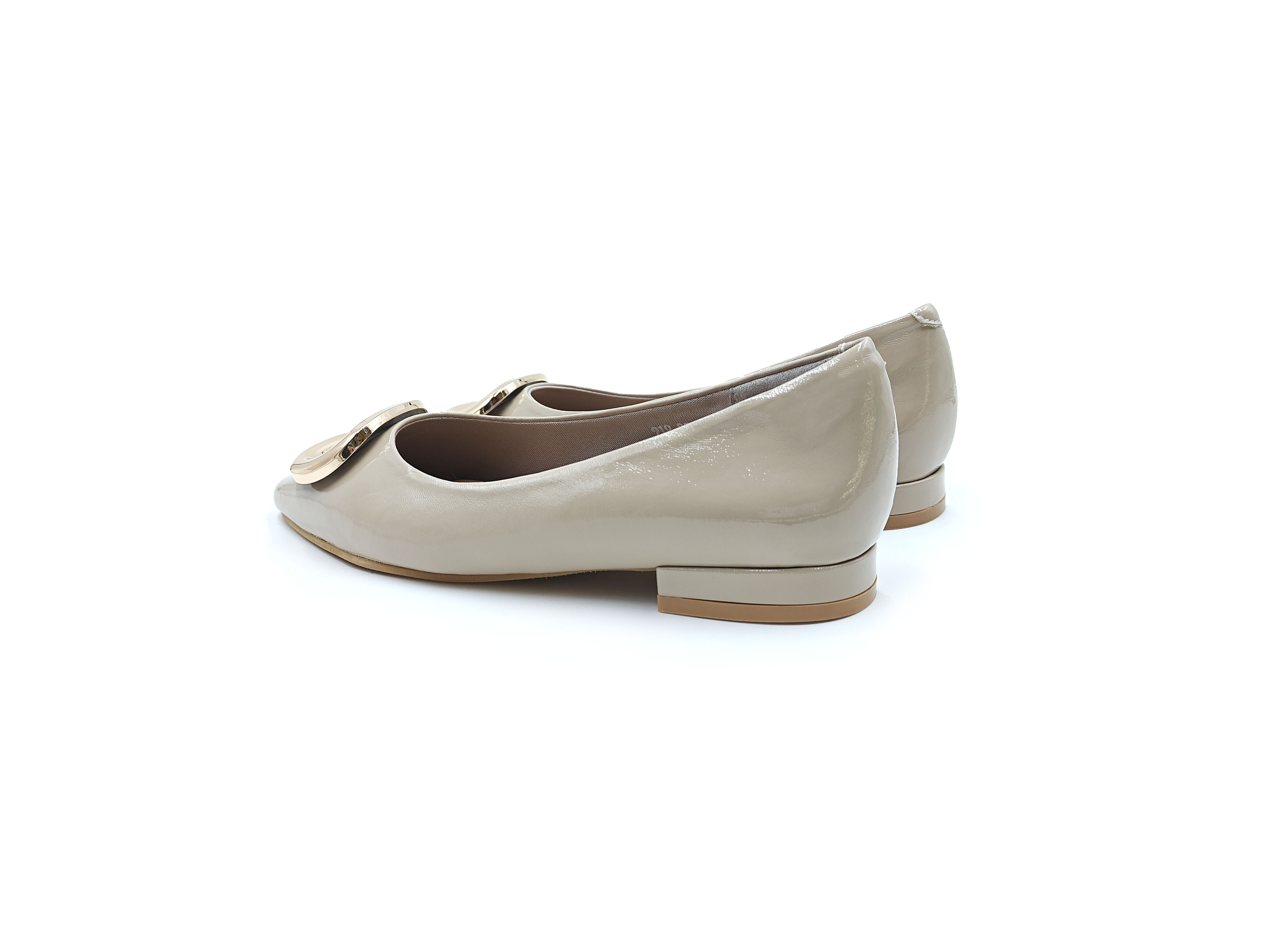 橢圓金扣尖頭軟漆皮平底